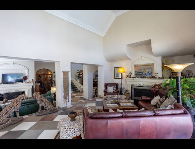 6 BEDROOM FREEHOLD TO LET IN CONSTANTIA